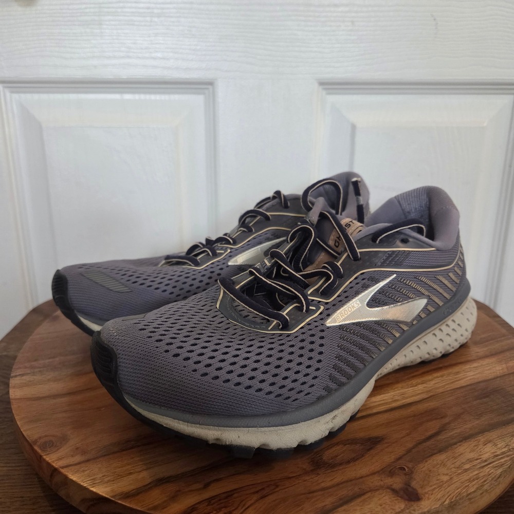 Brooks Ghost 12 Running Shoes Grey Silver Womens Size 9.5 Athleisure Activewear